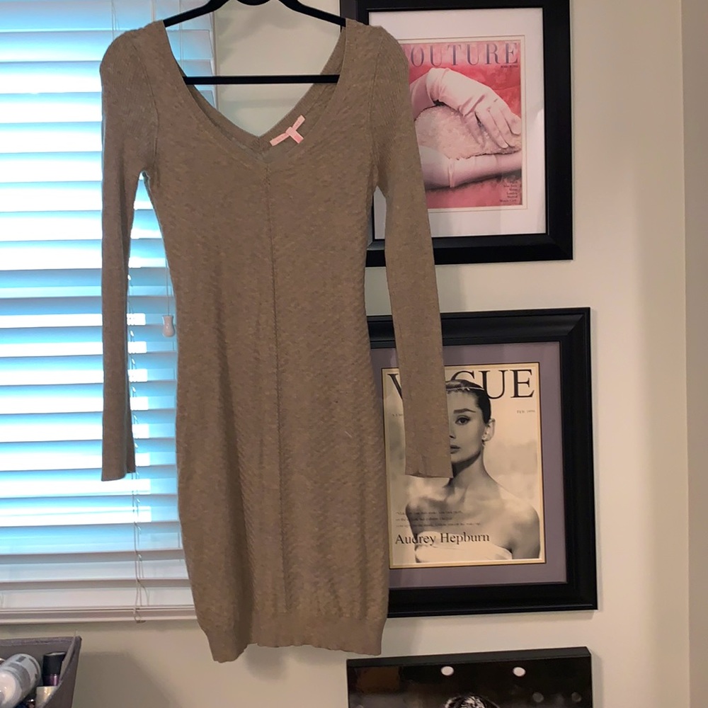 Fitted Cream/baby gray sweater dress with slip